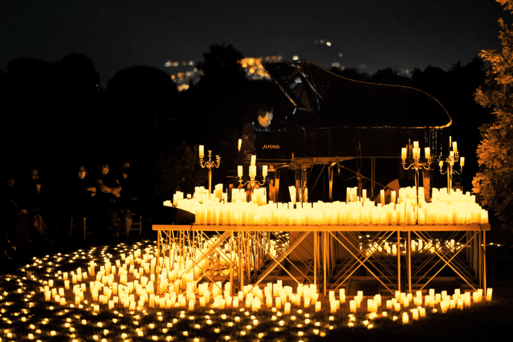 Candlelight Open Air illumine les plus beaux morceaux de Yann Tiersen au piano !