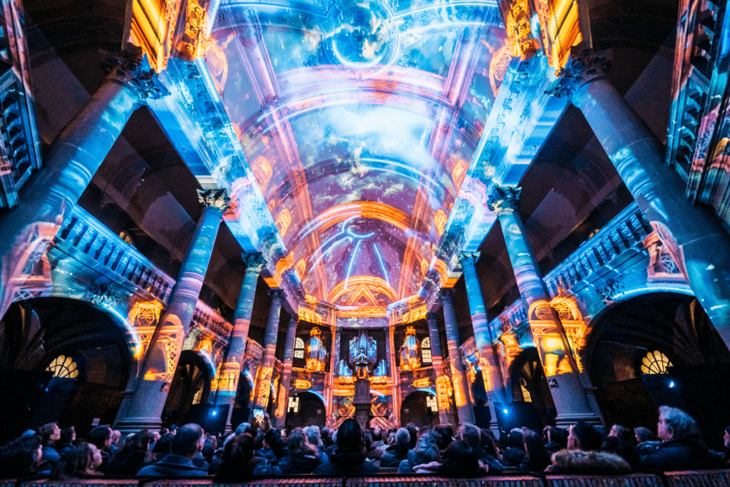 Genesis : un spectacle lumineux et immersif irradiera bientôt le Palais de la Bourse de Marseille !