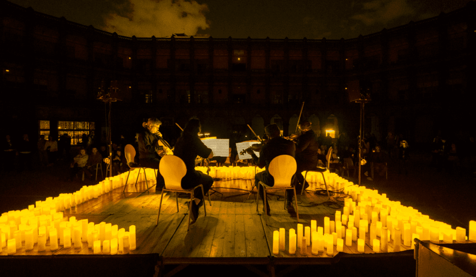 Des concerts en plein air à la lueur des bougies illuminent les lieux les plus emblématiques de Marseille