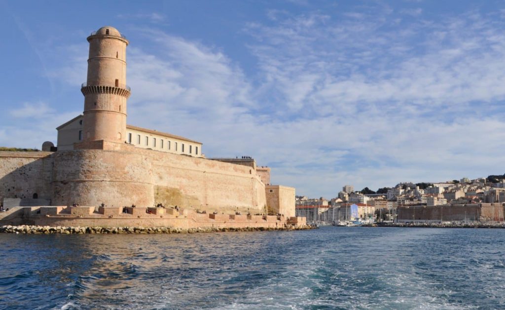 Citadelle de Marseille vu depuis la mer,un des lieux des concerts Candlelight à Marseille.